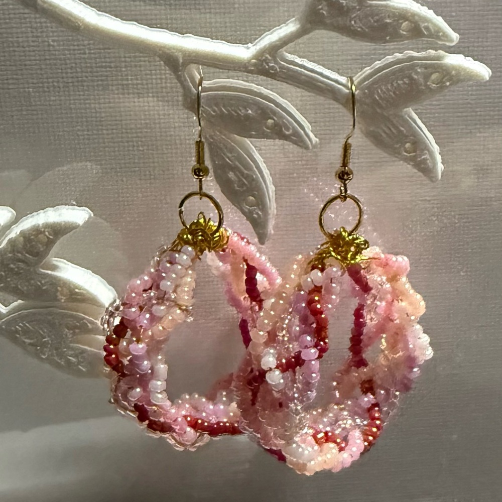 🧚🏻‍♀️ Handmade Pink Beaded Hoop Earrings Valentine’s Day - Picture 4 of 6